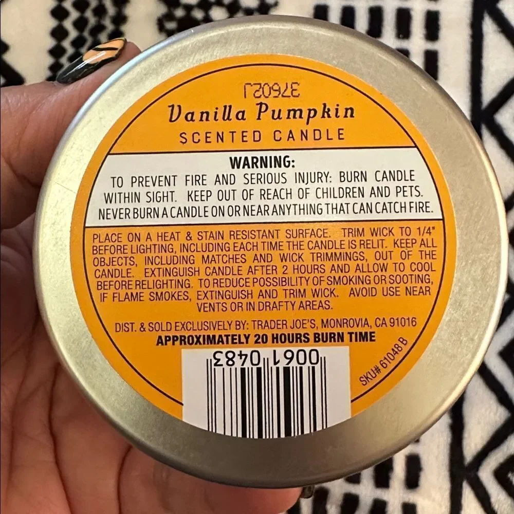 TRADER JOE'S Scented Candle Vanilla Pumpkin 5.7 oz. Soy Wax